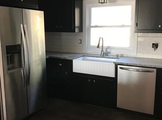 1409 Parkview Ave, Rockford, IL 61107