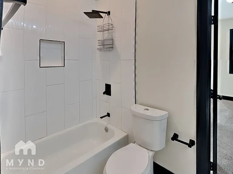 631 Windsor St SW — Photo 16