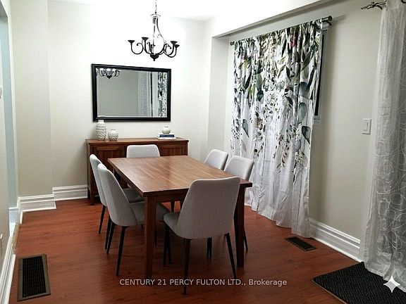 4th image of 923 Burns St W #94