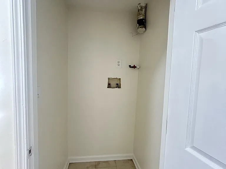 9120 S Dauphin Ave #1W — Photo 4