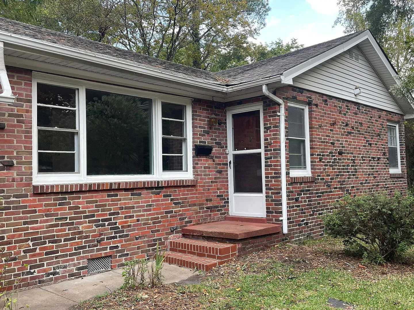 Charming Norfolk Home with Sunroom & Attached Garage In Riverfront! — Photo 4