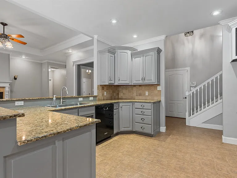 204 Tunbridge Dr — Photo 6
