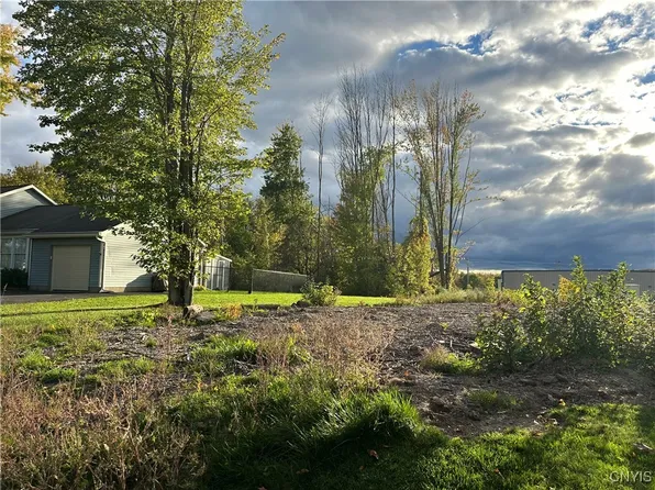 8180 Oswego Rd, Liverpool, NY 13090