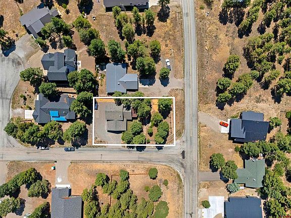 4th image of 708 Oakwood Circle