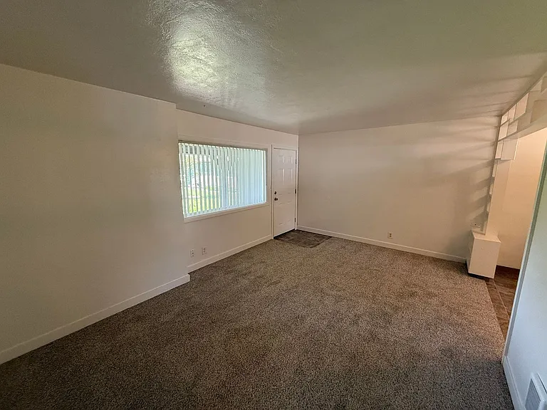912 Fir St S — Photo 4