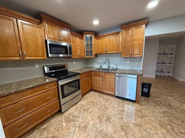 4281 NW 35th Ter, Lauderdale Lakes, FL 33309