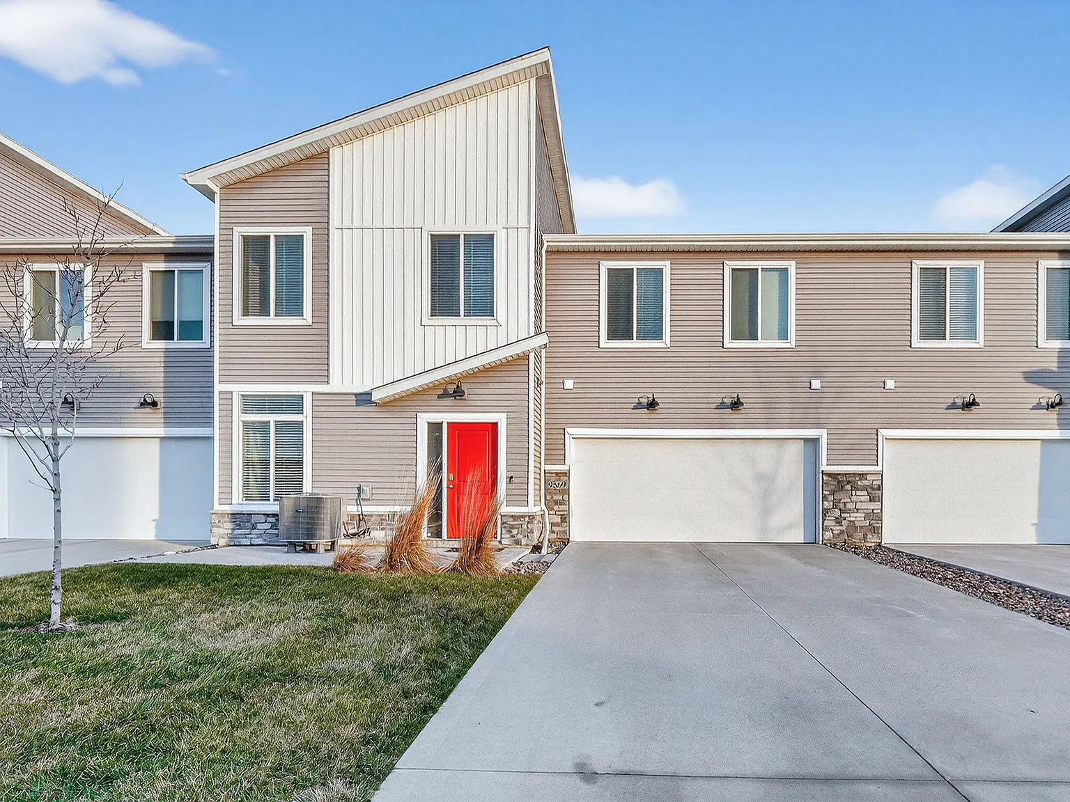 3 bed, 1636 sqft, $2,200 — Photo 1
