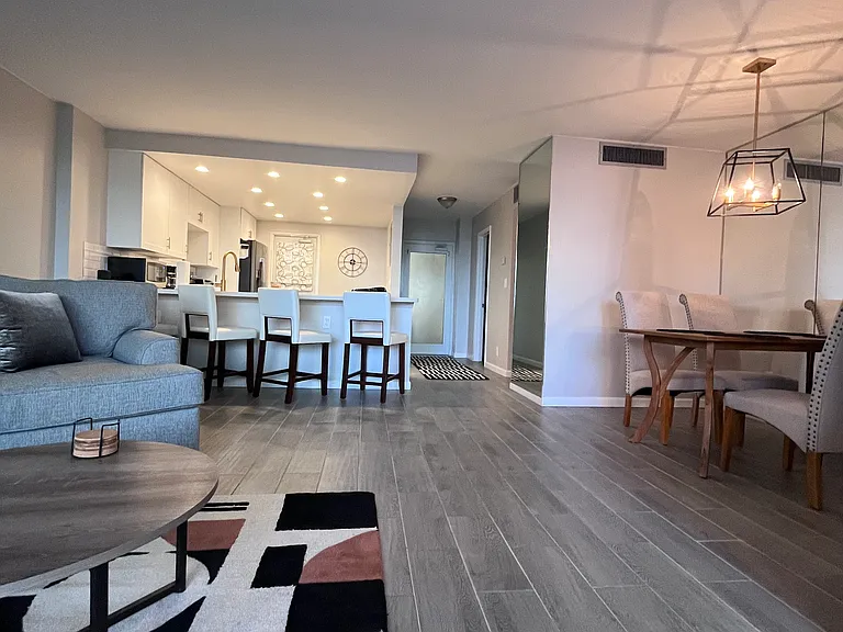 2200 NE 33rd Ave #3 — Photo 4