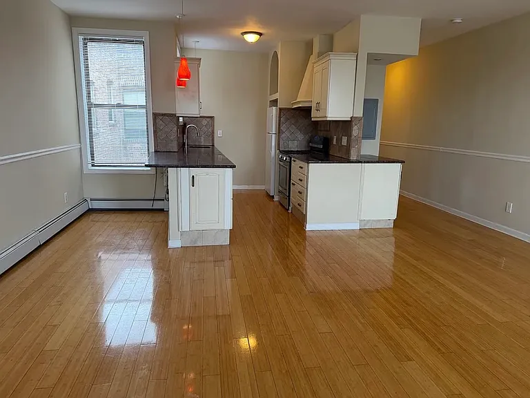 998 Broadway #4 — Photo 3