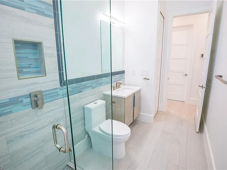 231 Legacy Ct — Photo 17