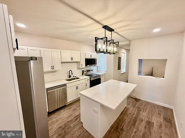 4 bed, 4.5 bath, 1964 sqft, $3,575 — Photo 2