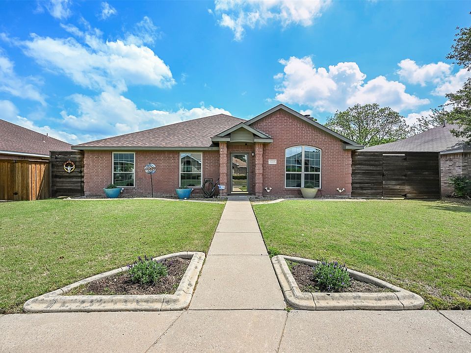 1st image of 1224 Old Oak Dr