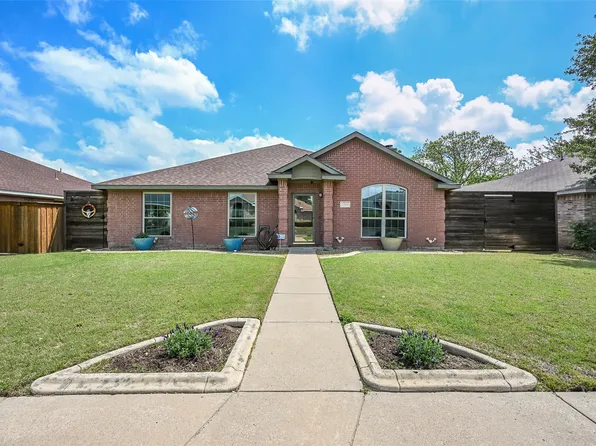 1224 Old Oak Dr, Cedar Hill, TX 75104