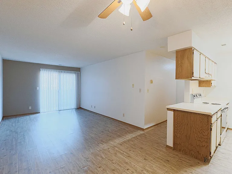 Cambridge Apartments — Photo 29