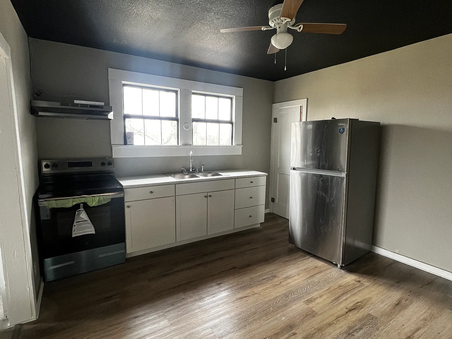 2 bed, 700 sqft, $950 — Photo 1