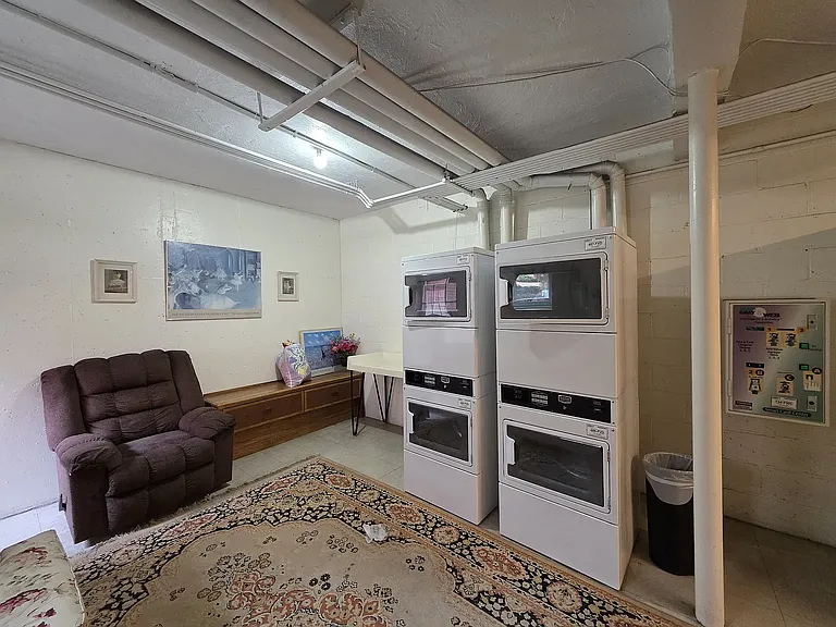 576 Whitney Ave #J2 — Photo 12
