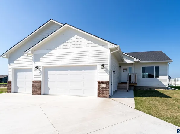 117 Atlantic Cir, Harrisburg, SD 57032