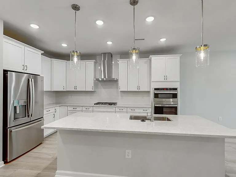 2721 Hunter Woods Dr — Photo 2