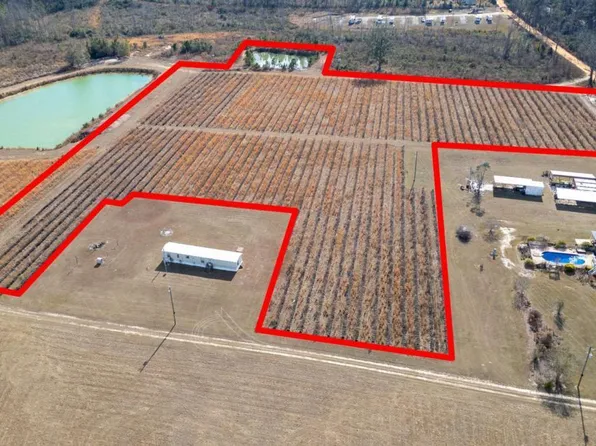 2 Penny Morris Rd, Baxley, GA 31513