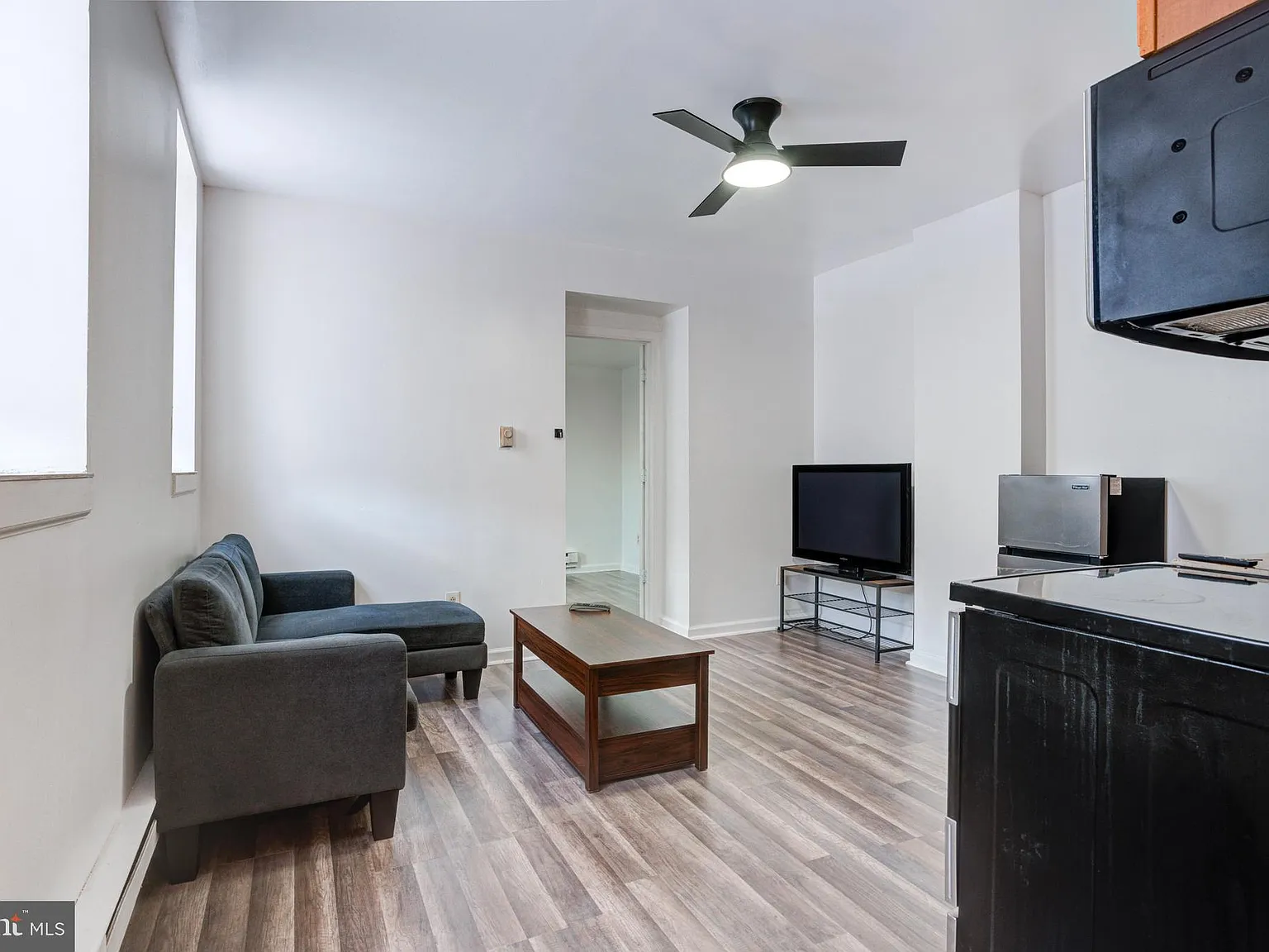 1 bed, 2025 sqft, $1,250 — Photo 2