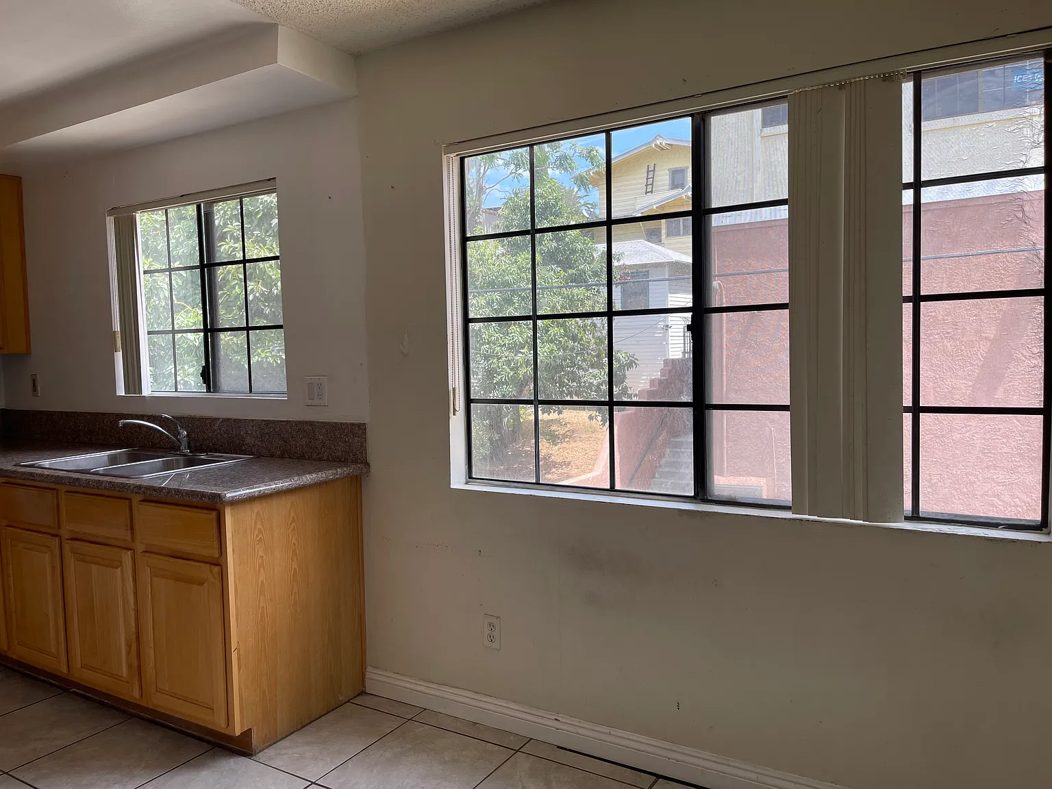 2 bed, 1100 sqft, $2,400 — Photo 4