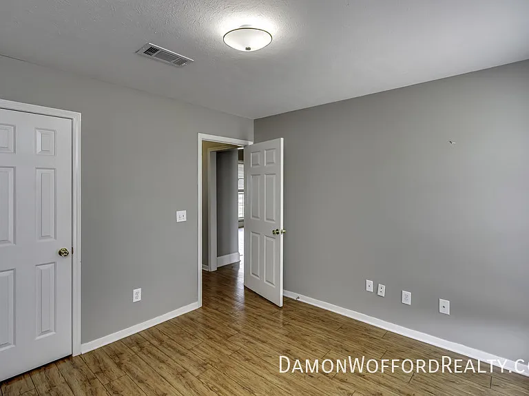 131 Hunters Row — Photo 32
