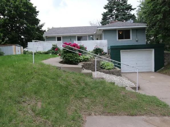 1256 Highway 36 W, Roseville, MN 55113