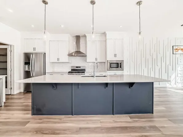 84 W Evansfield Close NW, Calgary, AB T3P 1V7