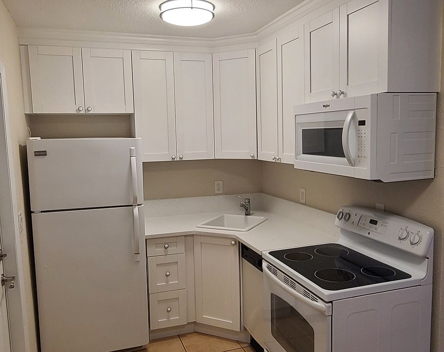 1st image of 925 N Intracoastal Dr #2