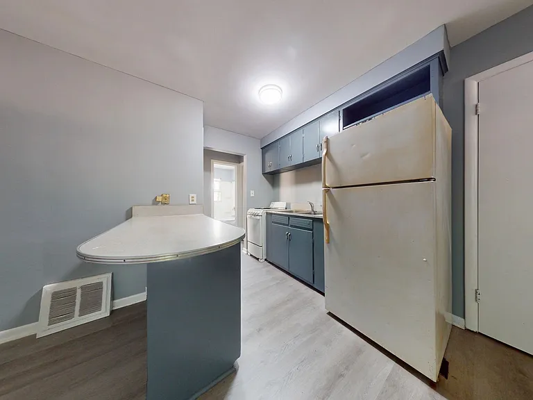 458-470 Sherman Pl — Photo 9