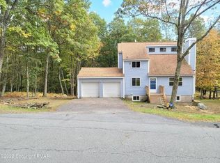 4284 Pine Ridge Dr, Bushkill, PA 18324