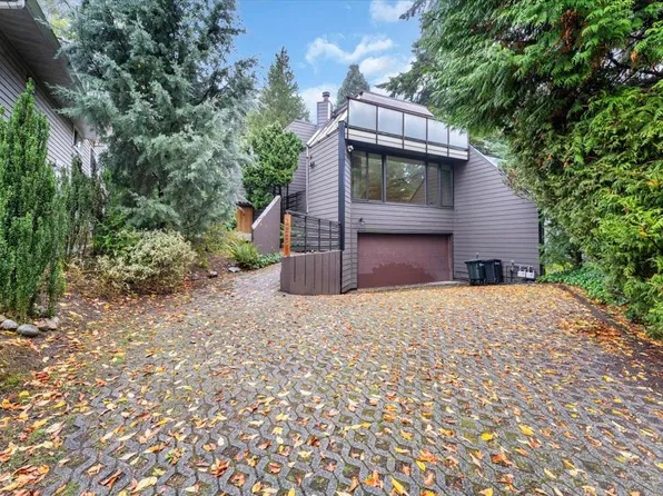 6225 McKee St, Burnaby, BC V5J 2V8
