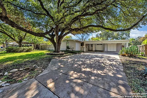 414 Laramie Dr Photo 1