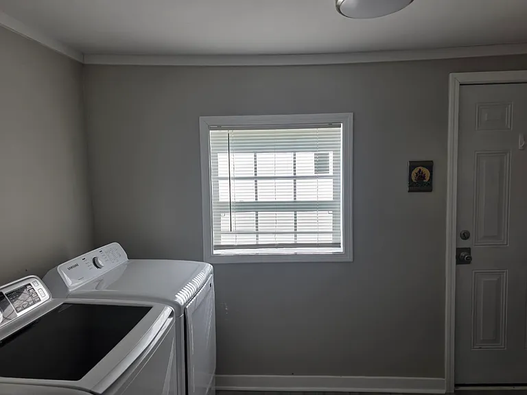 605 Center St NW — Photo 33