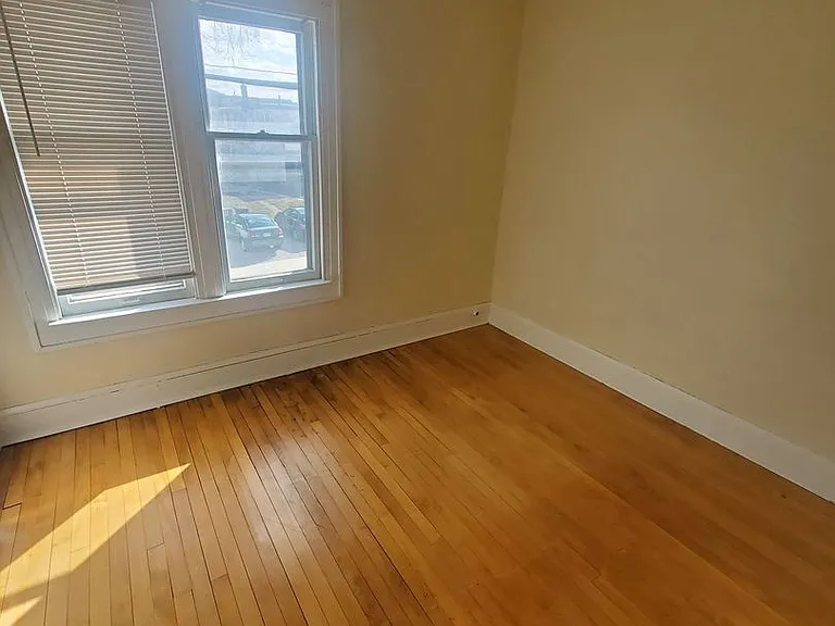 915 Minnesota Ave. ( 11 Unit) — Photo 2