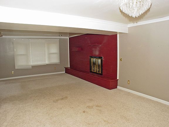 4th image of 200 Country Club Blvd