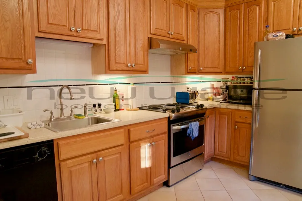 3 bed, 900 sqft, $4,600 — Photo 3