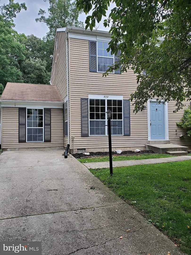 822 Indian Head Ave photo 1