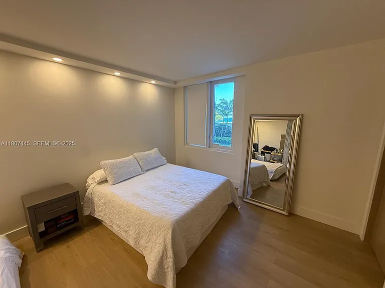 2301 Collins Ave #525 — Photo 8