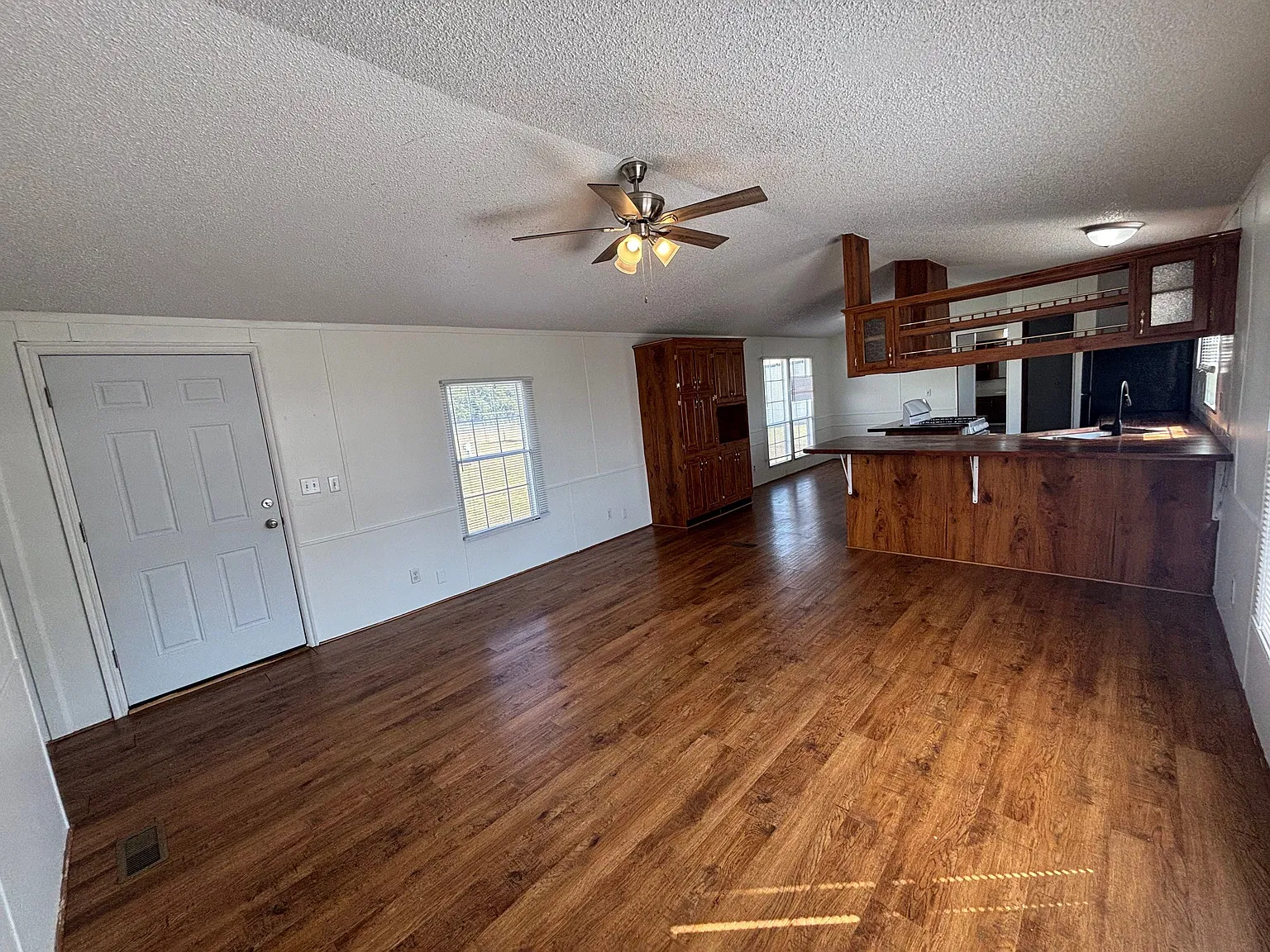 3 bed, 1280 sqft, $1,100 — Photo 3