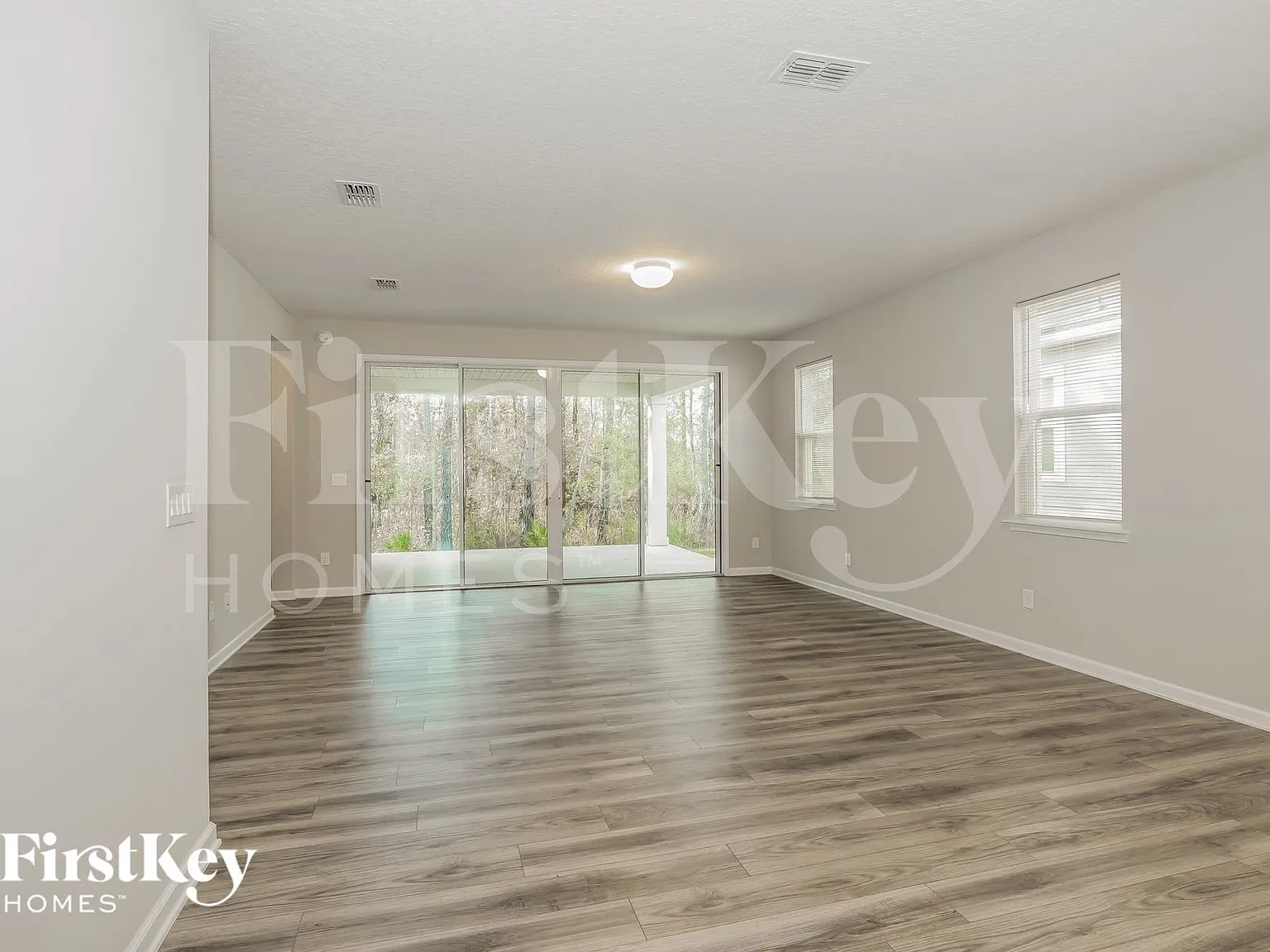 4 bed, 2.0 bath, 1816 sqft, $2,120 — Photo 2