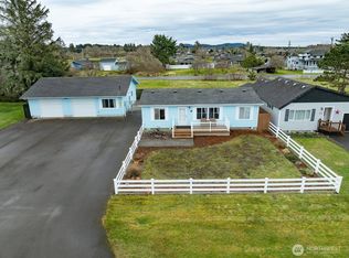 315 4th St NE, Long Beach, WA 98631