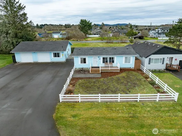 315 4th Street NE, Long Beach, WA 98631