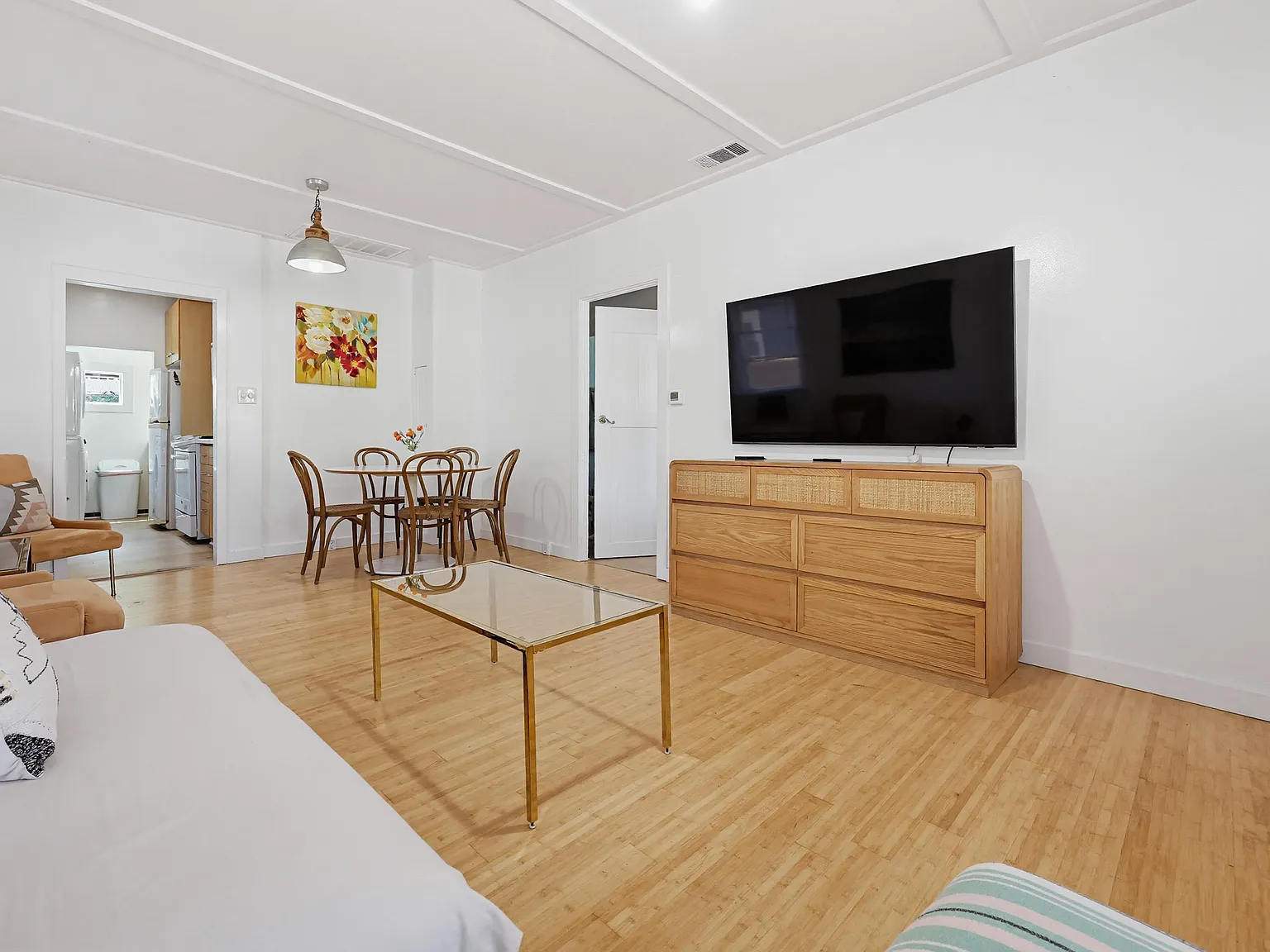 2 bed, 670 sqft, $5,000 — Photo 3