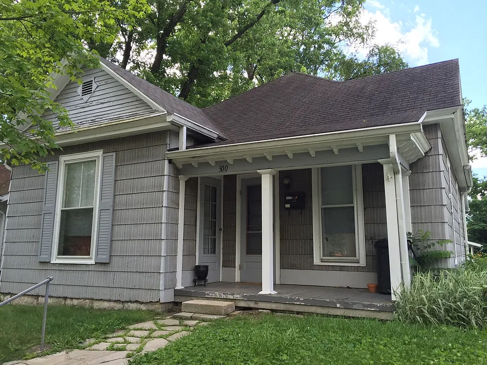 300 E 11th St