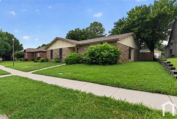 3104 Canterbury Ln
