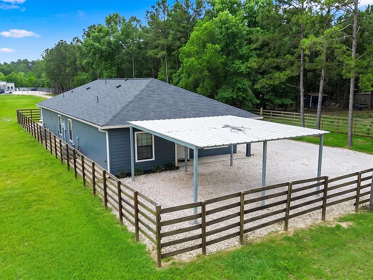 18397 Old Houston Rd — Photo 2