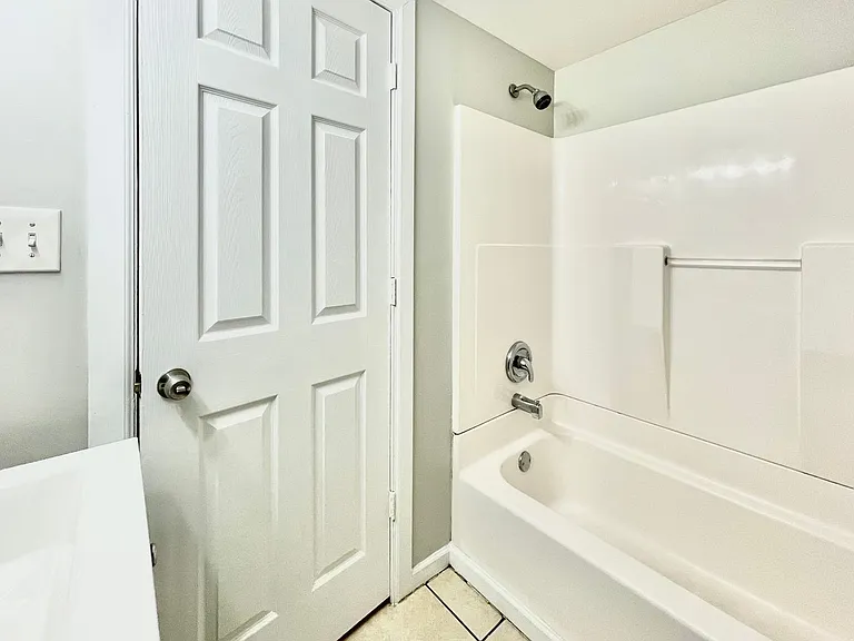 1644 N California Ave — Photo 19