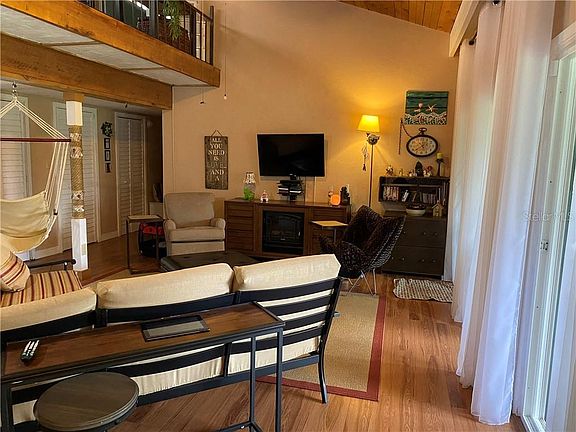 5th image of 3567 Camelot Dr