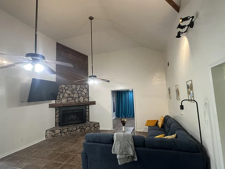 2385 Leonard Rd — Photo 10